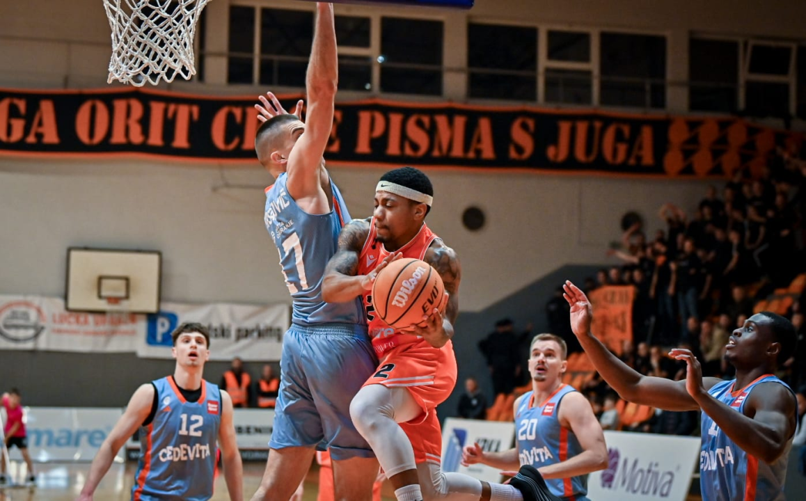 FOTO Šibenka uvjerljiva protiv Cedevite: Pobjeda vrijedi kao tri obične, Avery predvodio narančaste