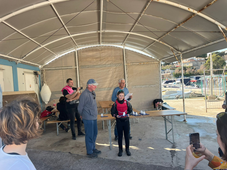 FOTO Jedriličari Šibenika i krapanjskog Spužvara na 'Trofeju Zenta': Jakov Blinja, Zara Šimunić i Mila Perkov do medalje