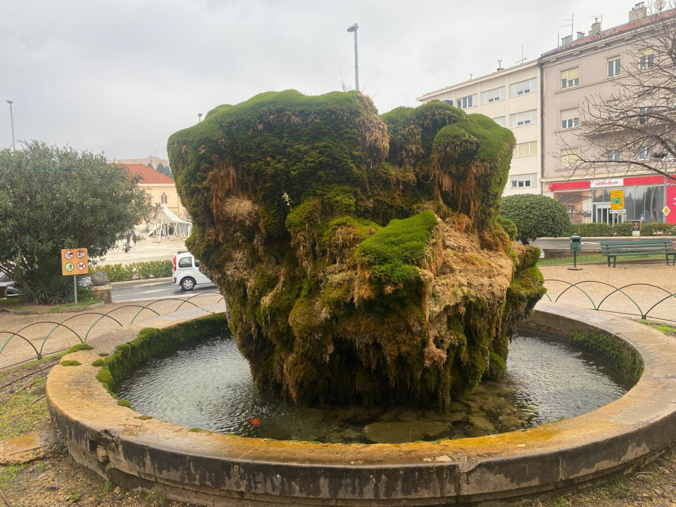 Uskoro uređenje žive fontane ispred Gospe vanka Grada