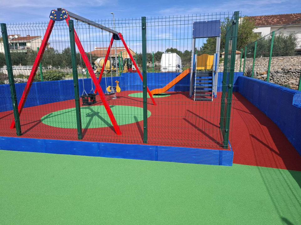 Završeni radovi na dječjim igralištima u zaseoku Ćaleta-Cari i Mikulandre