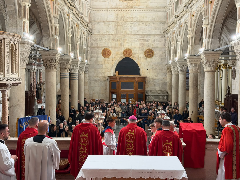 Veliki petak u katedrali sv. Jakova: 'Krist je dragovoljno ušao u smrt da bi čovjeku donio život'