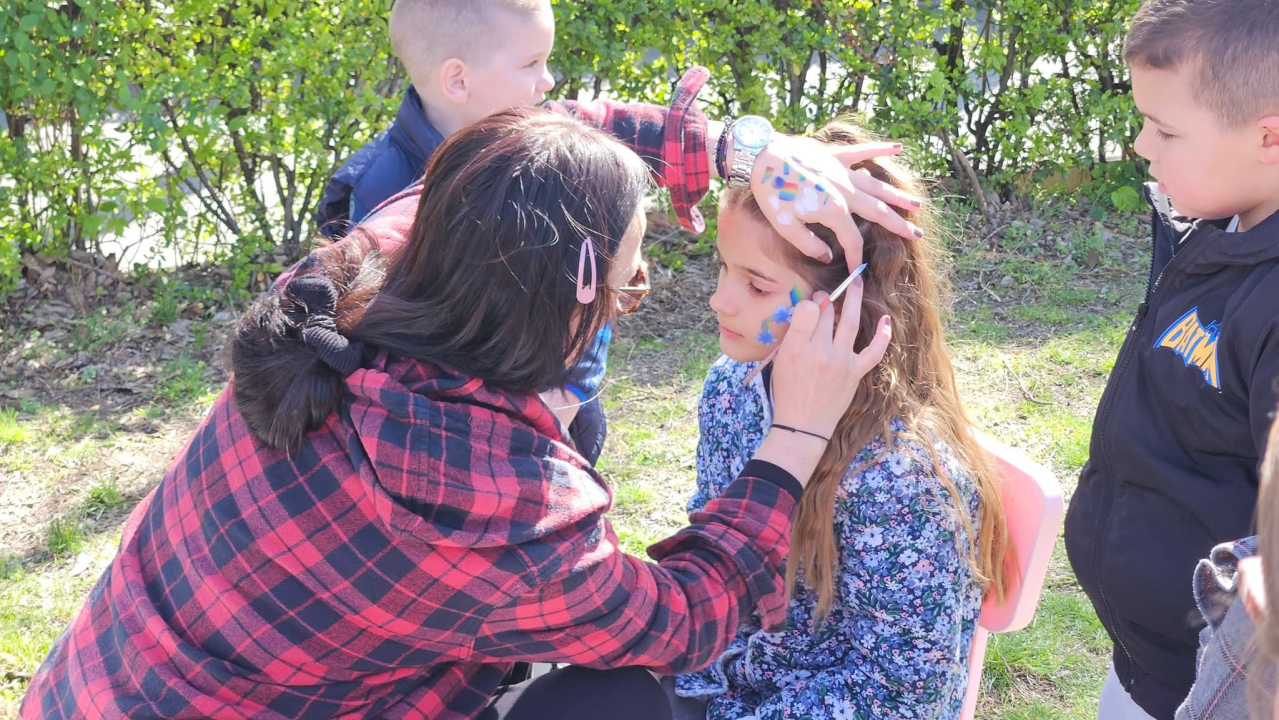 Od meda, pogača do dekoracija: Bogata ponuda na uskrsnom sajmu u Kninu