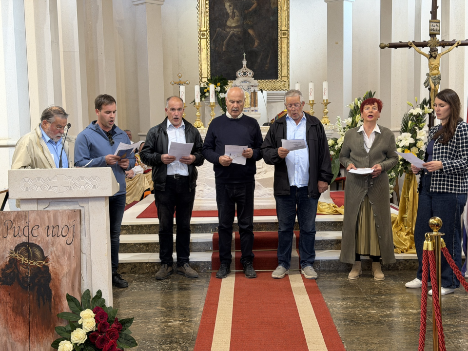 Smotra izvornog pučkog crkvenog pjevanja Šibenske biskupije održana u Primoštenu