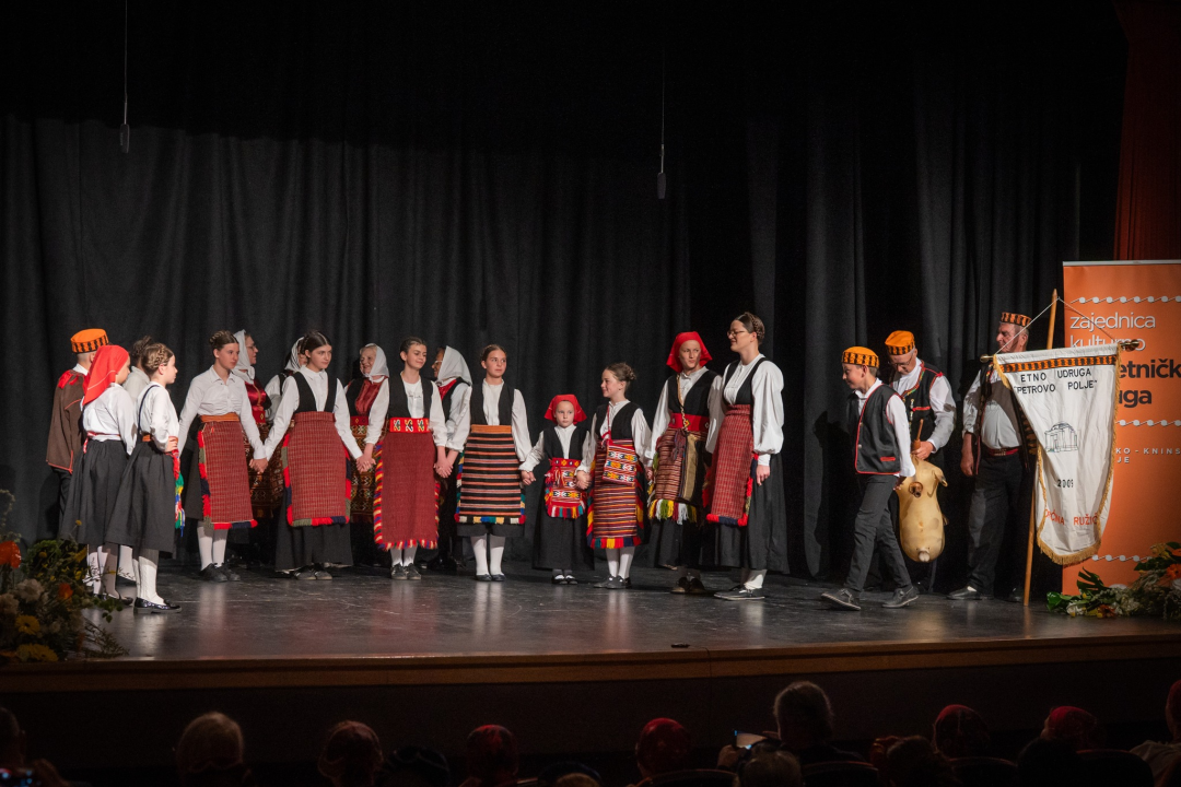 Raskoš županije predstavljat će KUU Zvona Zagore, KUD Zora i KUD Dinara