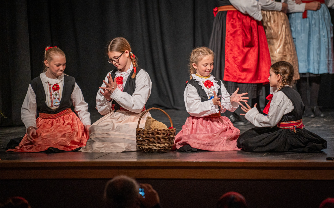 Raskoš županije predstavljat će KUU Zvona Zagore, KUD Zora i KUD Dinara