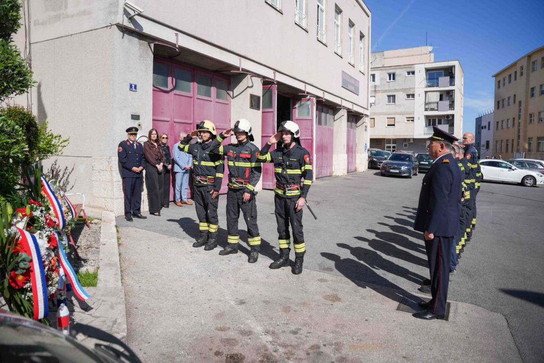 Šibenik odao počast stradalim vatrogascima 