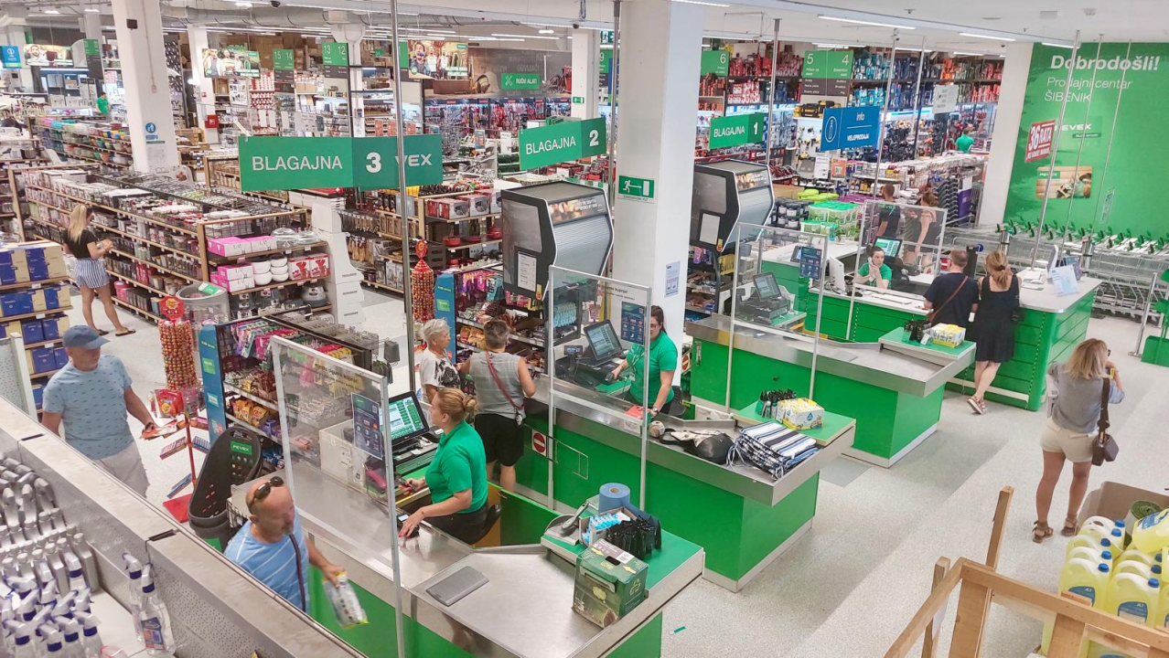 FOTO PEVEX Šibenik slavi rođendan i časti kupce s 20 posto popusta! 