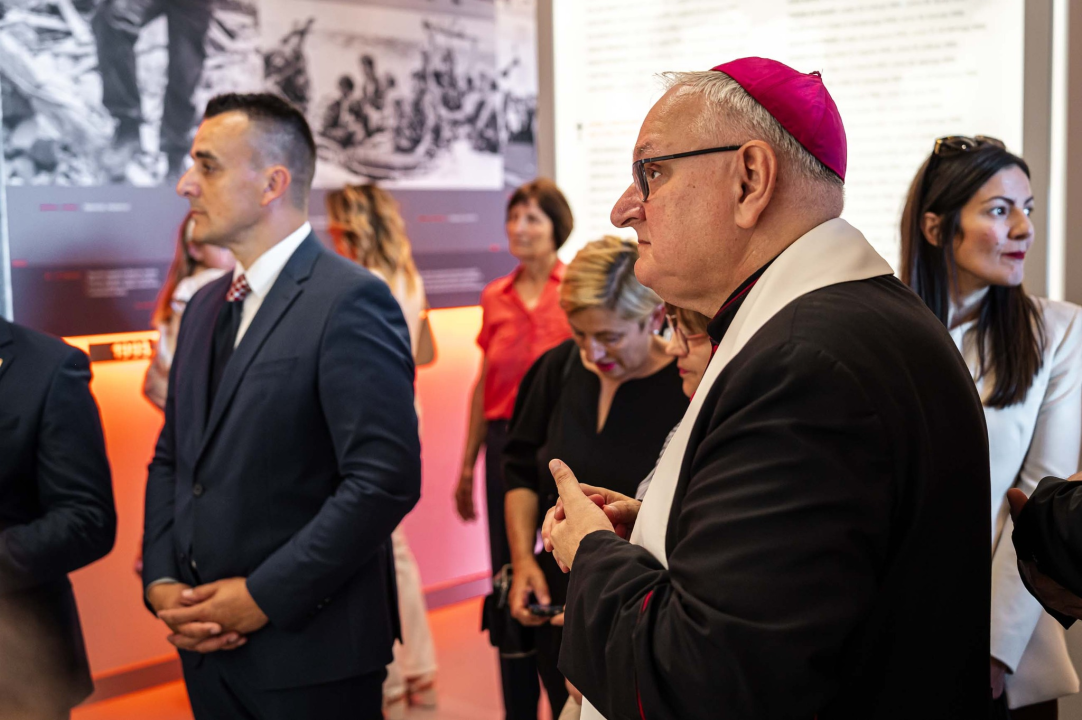 FOTO Ponos i suze na otvaranju šibenske Spomen-sobe hrvatskih branitelja: Imena ispisana u ovoj dvorani neka budu uzori našim mladima