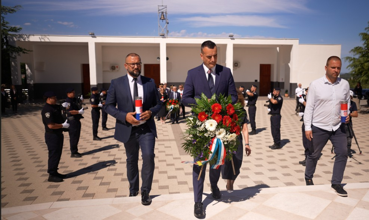Uoči Dana državnosti na Kvanju položeni vijenci u znak sjećanja na žrtve 
