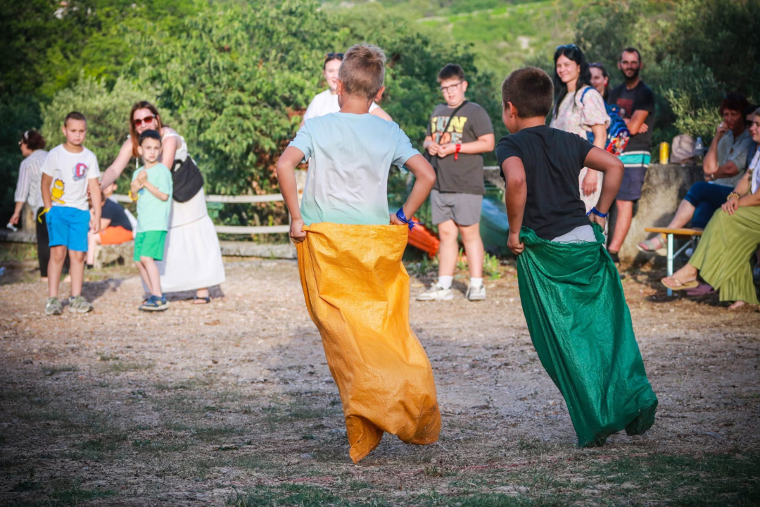Prve 'Dječje užance' u Tribežiću oživjele tradicijske igre