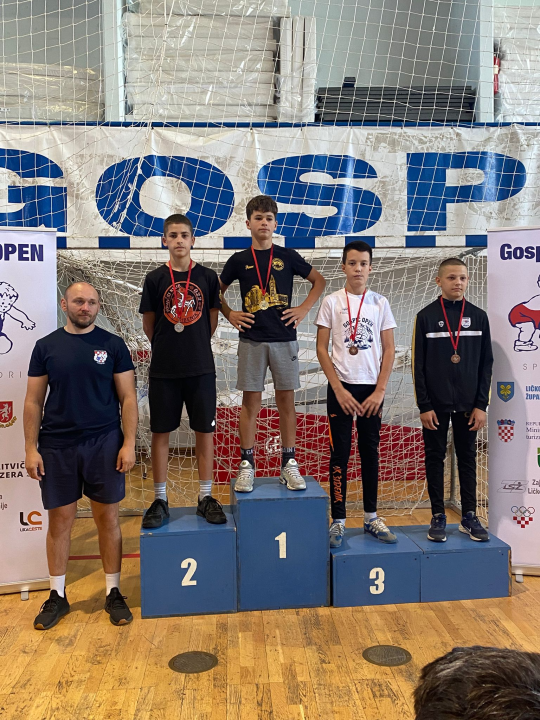 FOTO Franko Ercegović viceprvak Hrvatske u hrvanju, Šibenčani osvojili sedam medalja na Gospić Openu