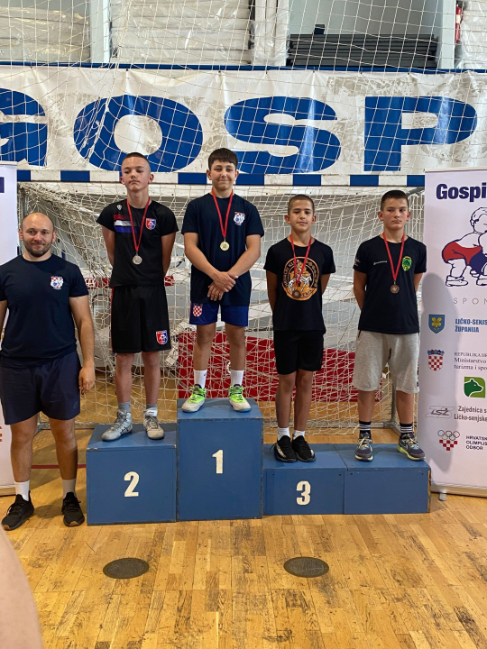 FOTO Franko Ercegović viceprvak Hrvatske u hrvanju, Šibenčani osvojili sedam medalja na Gospić Openu