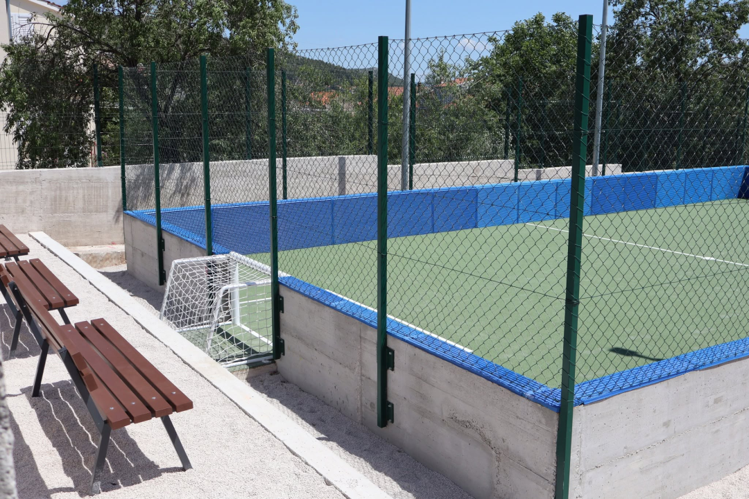 Otvoreno veliko dječje igralište u Novom Naselju u Bilicama