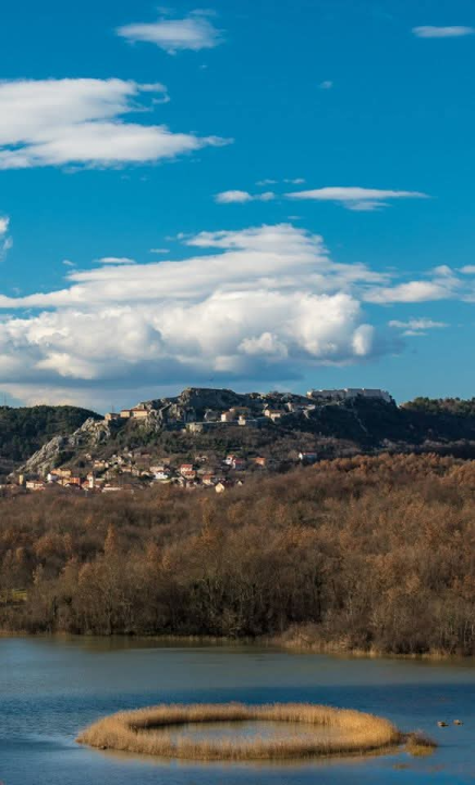 Zašto Šarena jezera mijenjaju boju? Nekadašnja 'Kninska rivijera' danas je jedna od najbolje čuvanih tajni županije