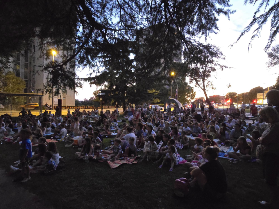FOTO Ljetno kino Baldekin pun je pogodak, prva projekcija izgledala je kao neki dječji filmski Woodstock