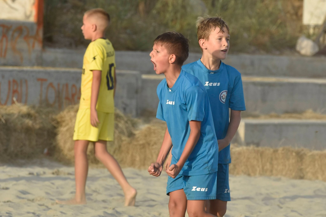 Turnir u nogometu na pijesku održan na gradskoj plaži Banj. Svoje umijeće pokazale četiri ekipe