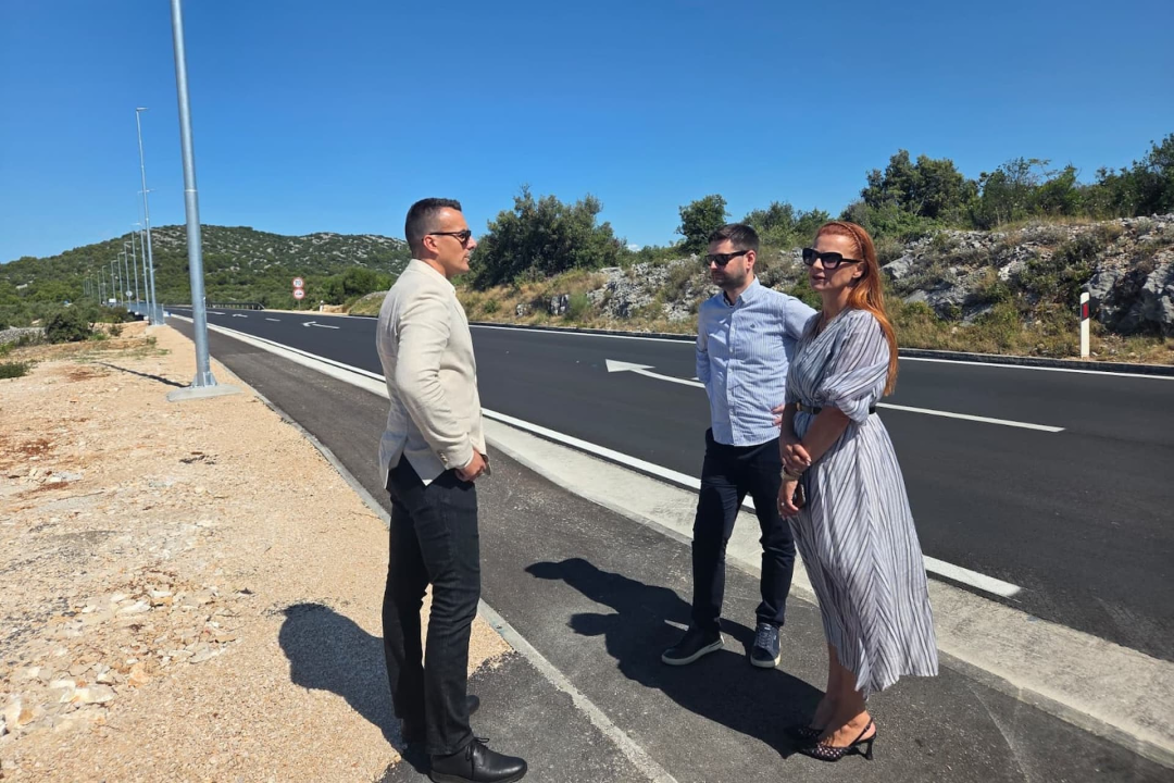 Župan Rakić obišao rekonstruirane prometnice u Pirovcu, Pakovu Selu i Mirlović Zagori