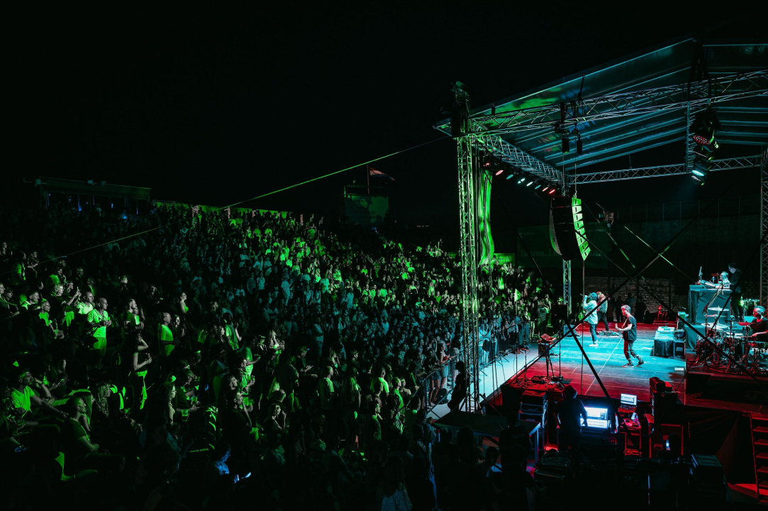 Publika čak tri puta vraćala Thievery Corporation na pozornicu Tvrđave sv. Mihovila