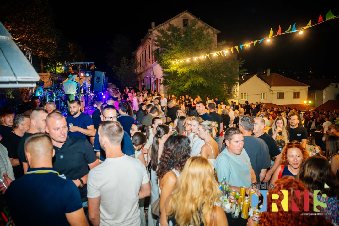 Noćni sajam tradicije i običaja: Drniška Radio Pijaca po 13. put oživljava prostor gradske tržnice 