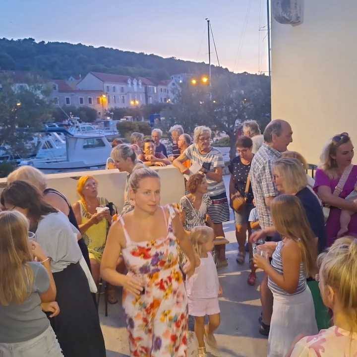 Zaljubljenici u otočnu baštinu okupili se na otvorenju izložbe 'Morski izričaji'