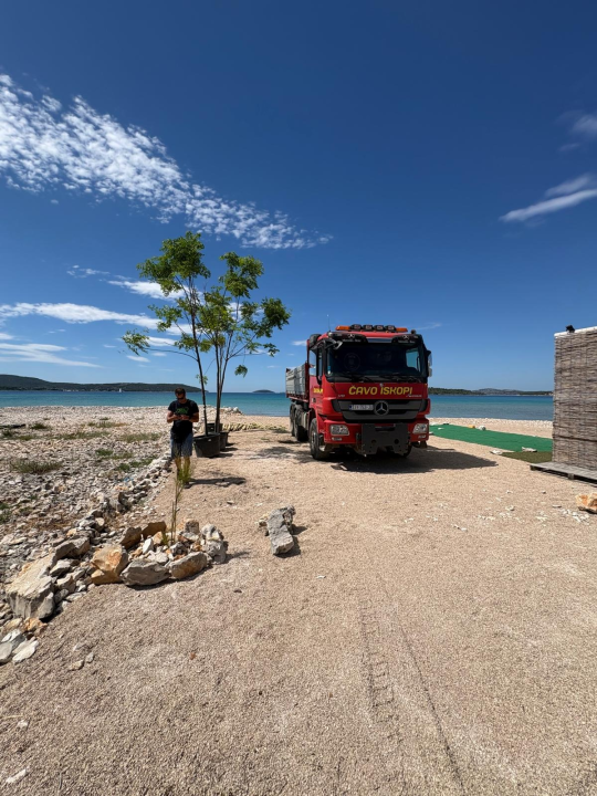 Preko 500 sadnica i 50 stabala  zasađeno u okviru petog festivala prirode Flora Dalmatica 