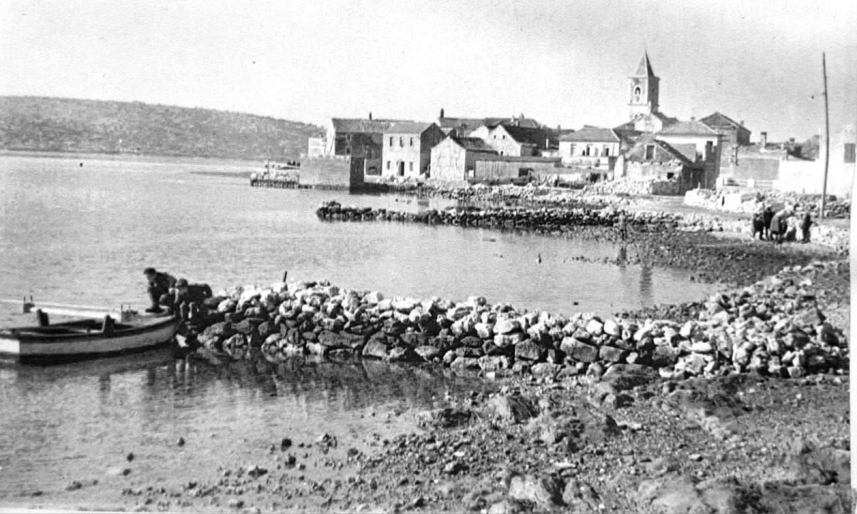 Stare fotografije otkrivaju koliko se Pirovac promijenio: Nekad je more sezalo gotovo do kuća