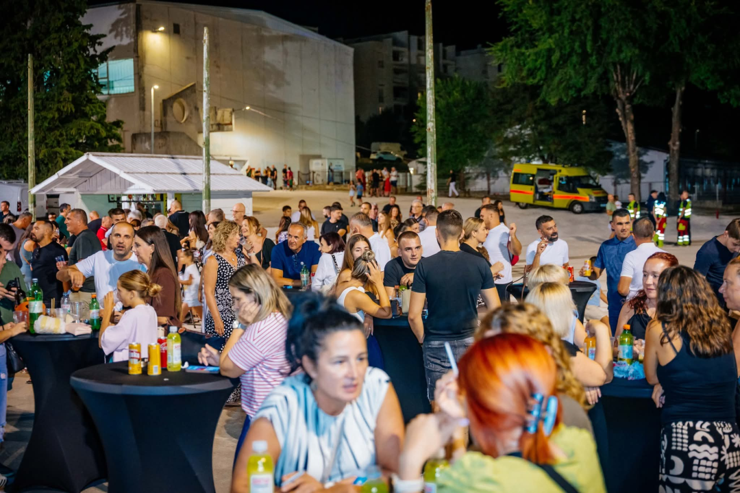 Otvoren Festival pršuta u Drnišu, župan Rakić najtanjom fetom proglasio početak 