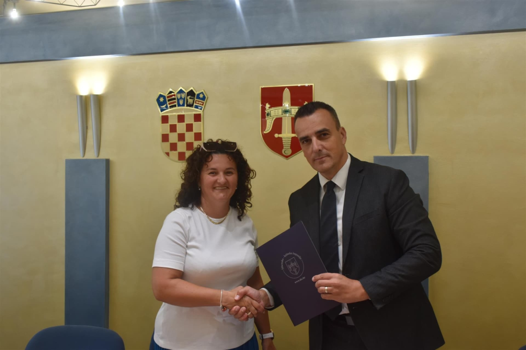 Župan Rakić potpisao ugovore s devet poljoprivrednih udruga