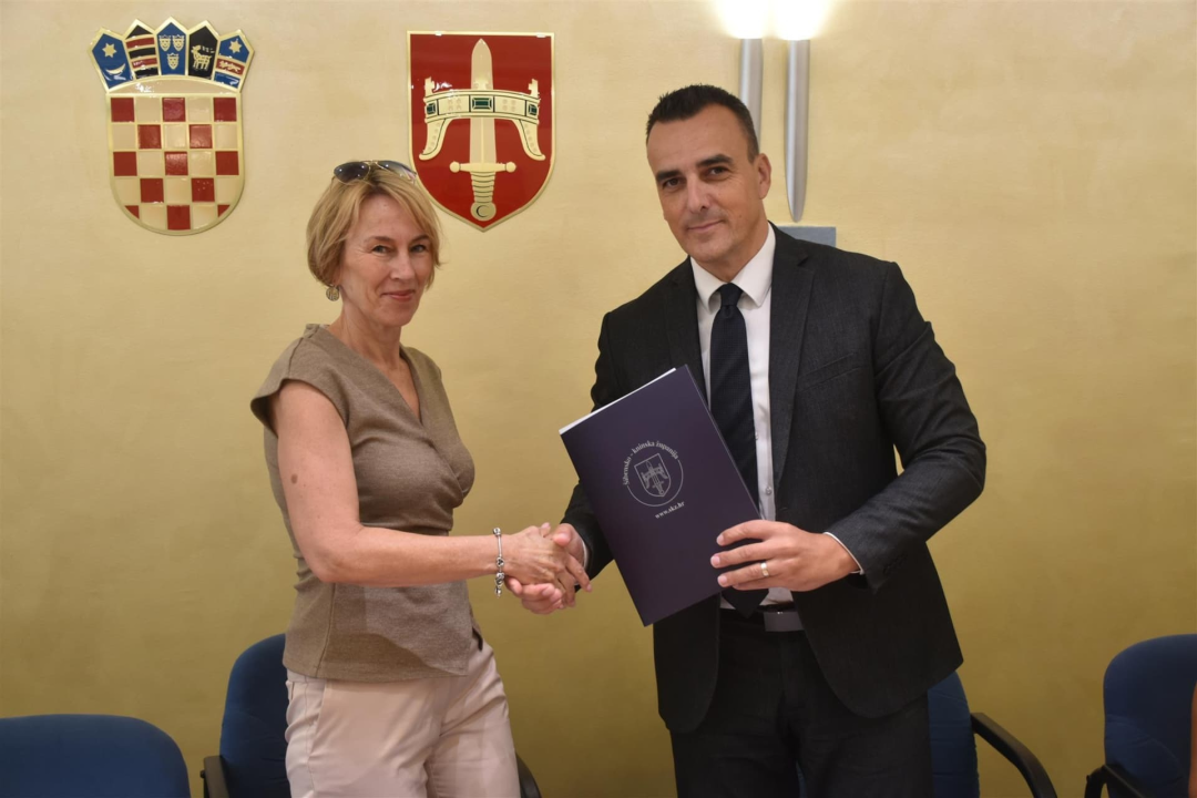 Župan Rakić potpisao ugovore s devet poljoprivrednih udruga