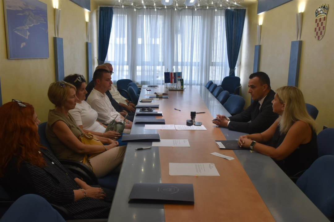 Župan Rakić potpisao ugovore s devet poljoprivrednih udruga