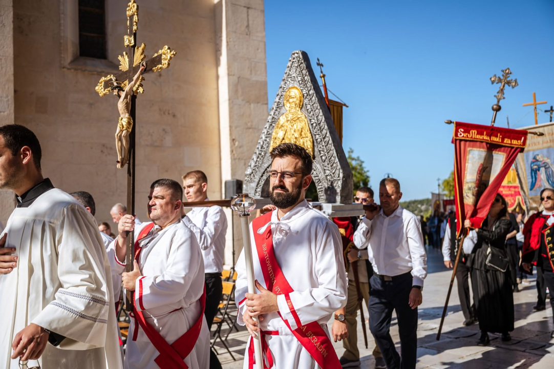 Šibenik proslavio svog zaštitnika: Održana svečana procesija i misa povodom blagdana sv. Mihovila