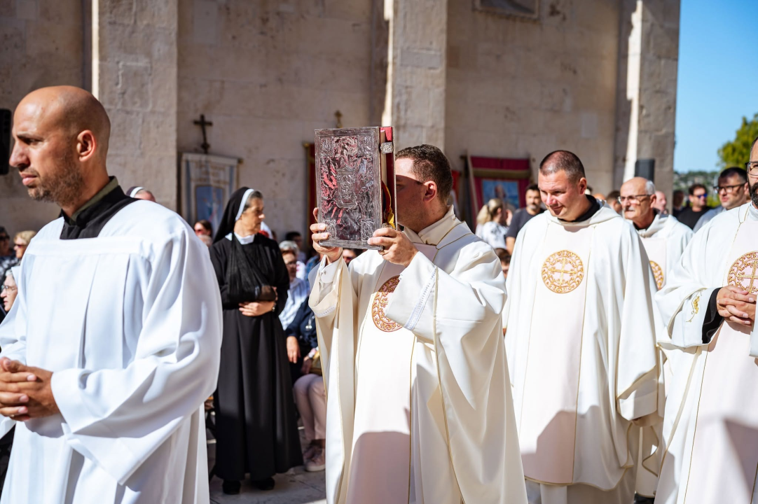 Šibenik proslavio svog zaštitnika: Održana svečana procesija i misa povodom blagdana sv. Mihovila