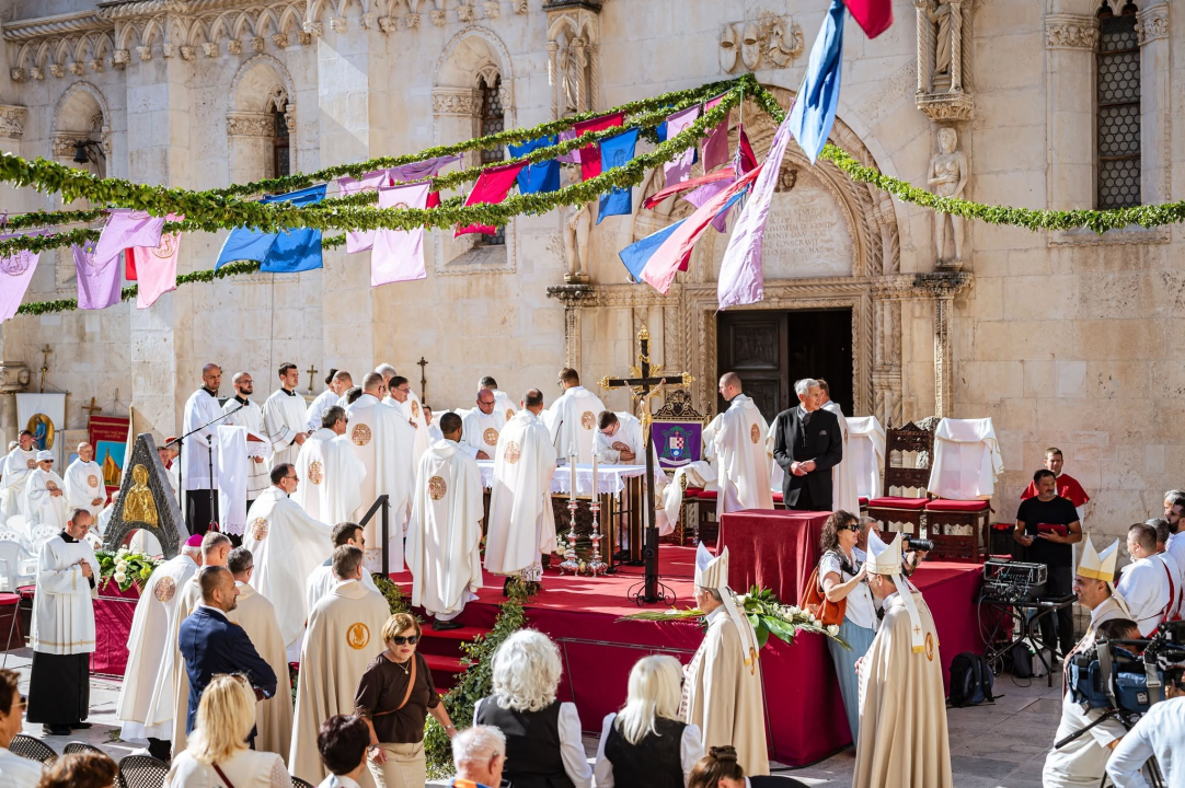 Šibenik proslavio svog zaštitnika: Održana svečana procesija i misa povodom blagdana sv. Mihovila