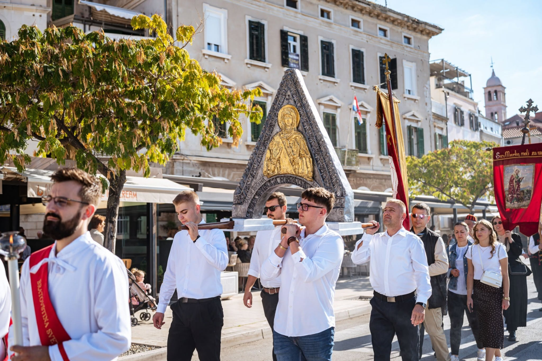 Šibenik proslavio svog zaštitnika: Održana svečana procesija i misa povodom blagdana sv. Mihovila