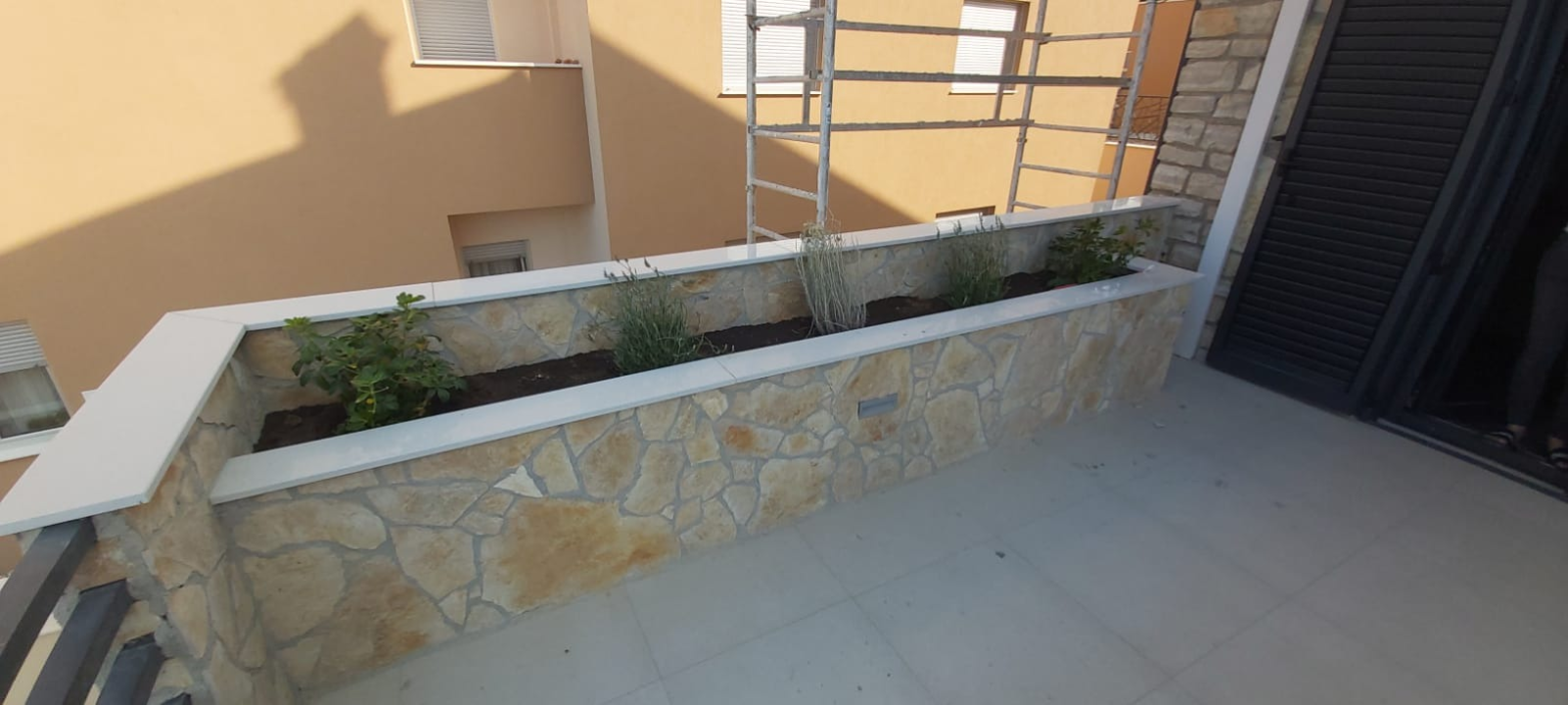 Bilo da se radi o manjoj adaptaciji ili većem građevinskom projektu, s Vitez Gradnjom nećete pogriješiti!
