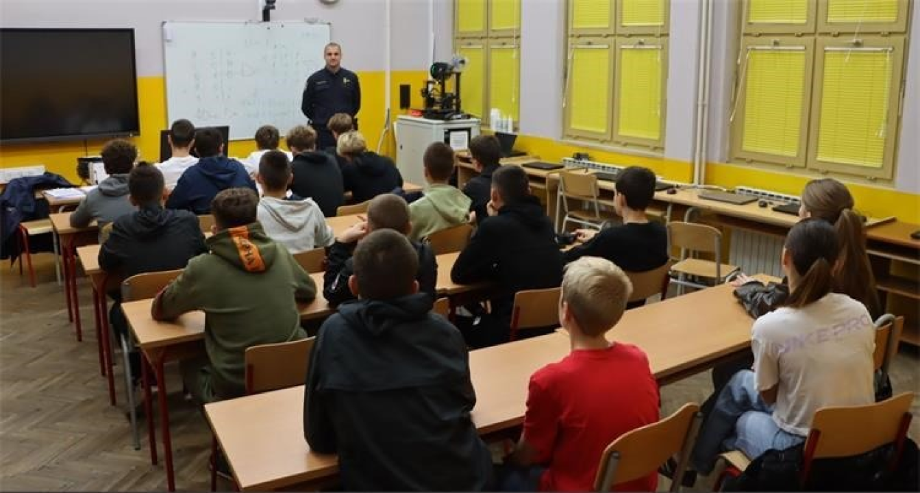 FOTO Na Baldekinu odmjerili znanje i vožnju romobila, pobijedio učenik Fausta Vrančića