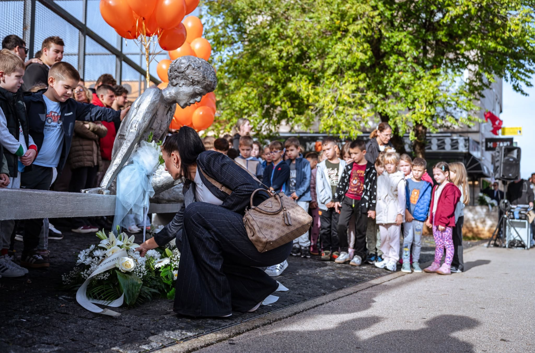 Rođendan košarkaškog Mozarta: Šibenčani uz pjesmu i balone odali počast svom Draženu