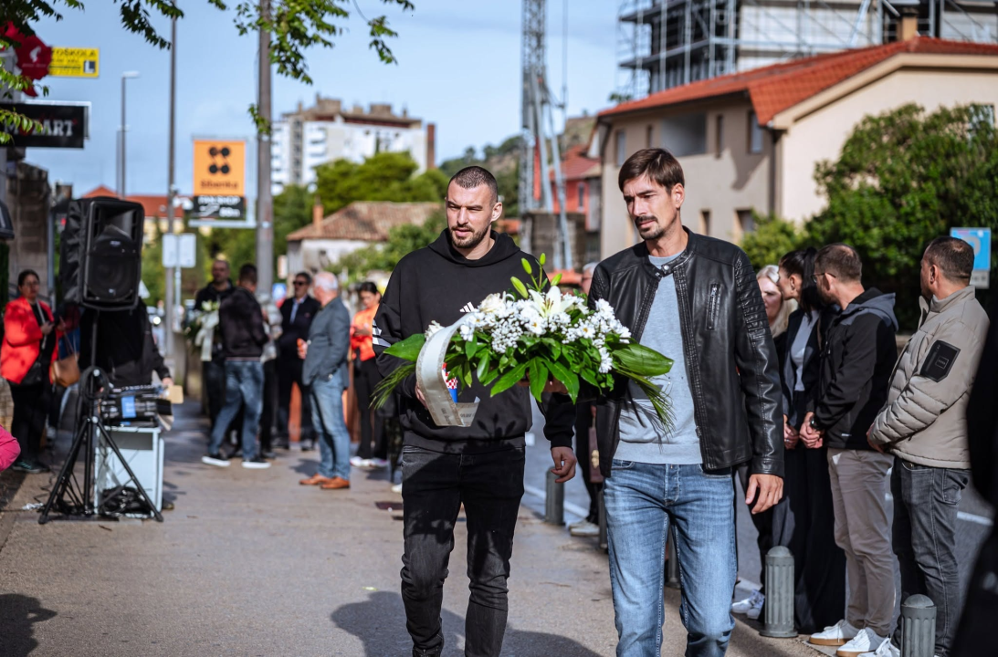 Rođendan košarkaškog Mozarta: Šibenčani uz pjesmu i balone odali počast svom Draženu