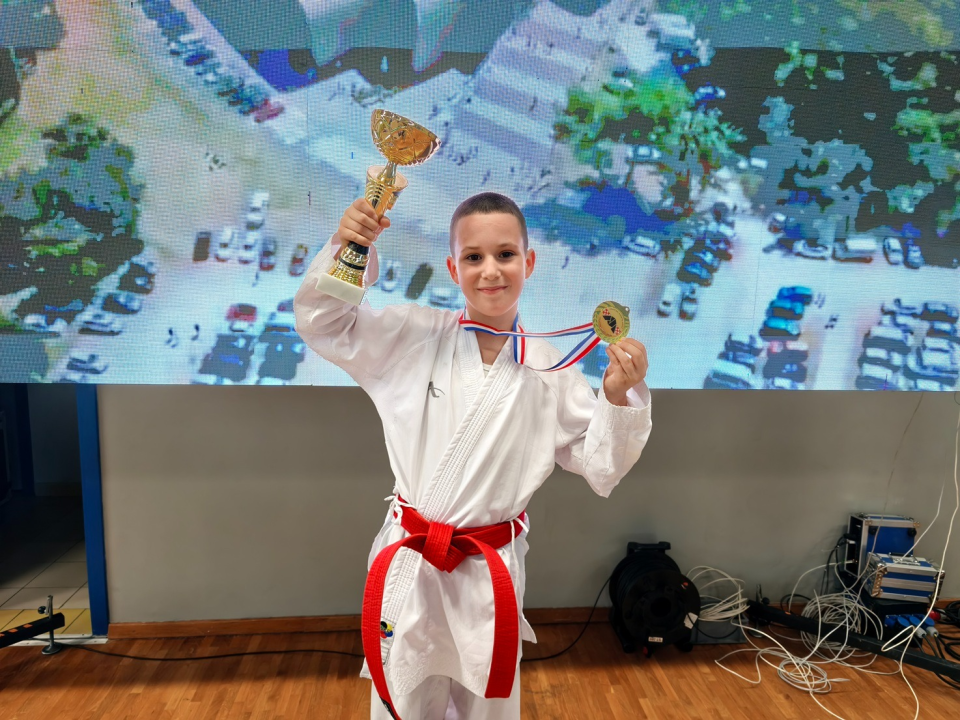 FOTO Karatisti Šibenika 1066 uzeli devet medalja u Jastrebarskom: Prvaci države Marko, Ema i Bartul