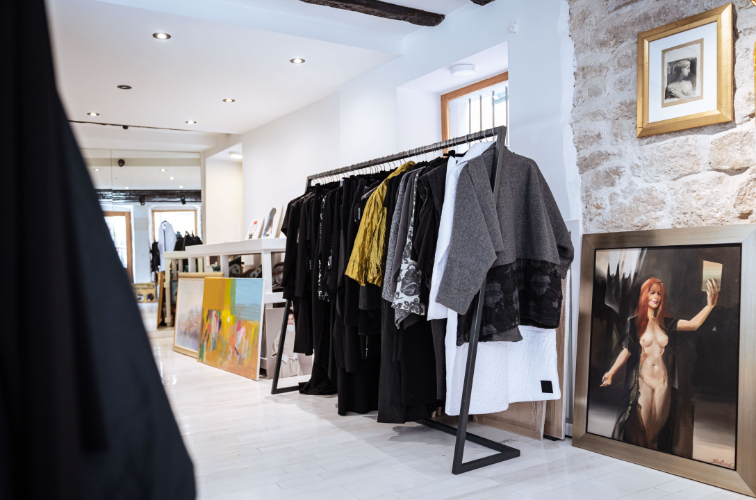 Šibenčani, ako volite modu i umjetnost, provjerite jesensku ponudu Galerije Juraj Dalmatinac!