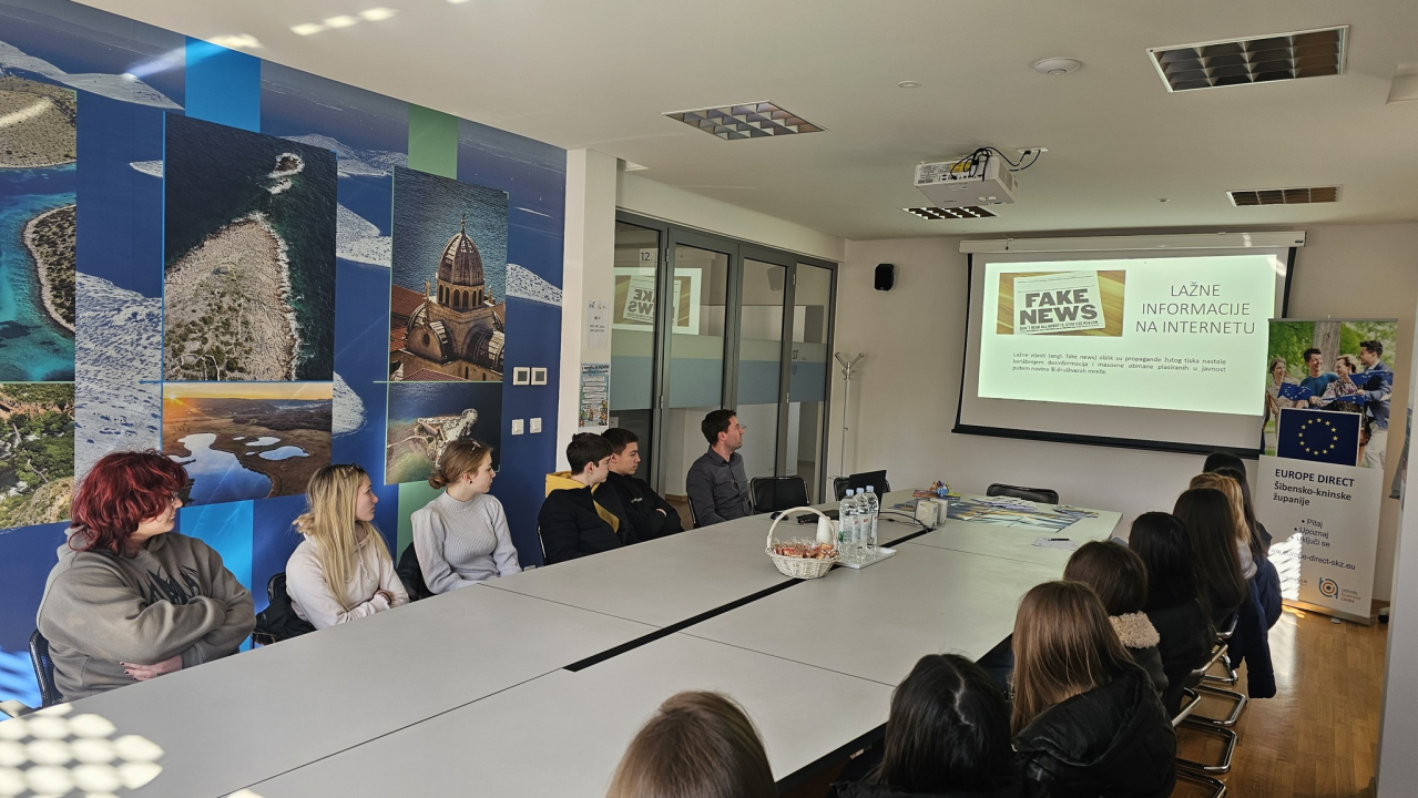 Izazovi i prijetnje u digitalnom svijetu: Učenici Ekonomske škole obilježili Dan sigurnijeg interneta 