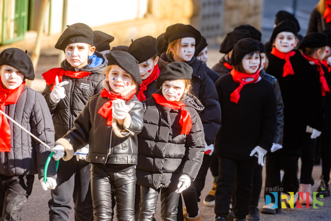 Šarenilo dječje maškarane povorke preplavilo Drniš