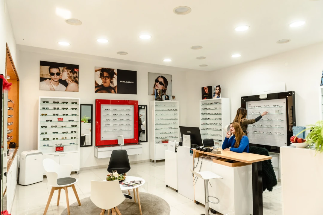 Zablistajte s novim naočalama Optike Glavadanović!  