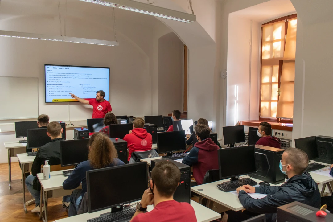 Koji je ključ za karijerni napredak u dinamičnom IKT sektoru?