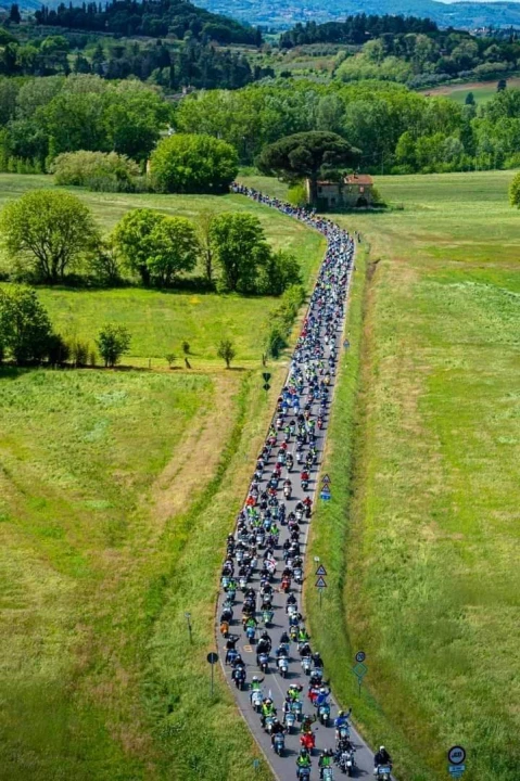 Članovi VK Šibenik sudjelovali na svečanoj povorci Vespa World Days 2024.  