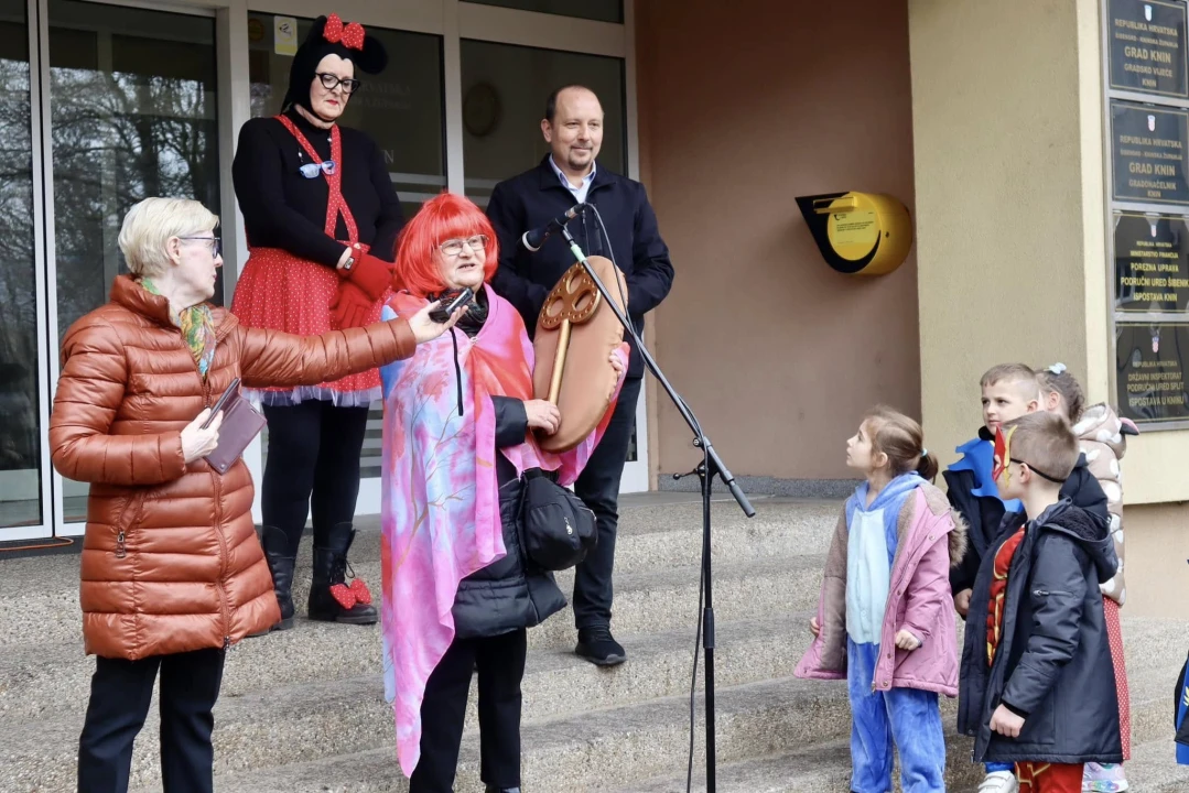Kninske maškare preuzele ključeve grada 