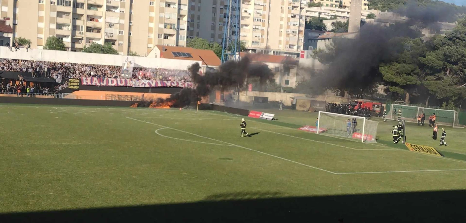 Požar na stadionu