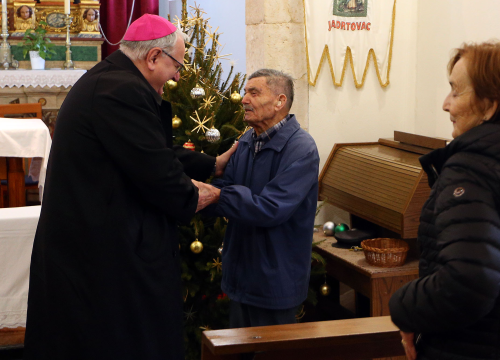 Fotografija 17 - Šibenski biskup Tomislav Rogić u sklopu pastirskog pohoda posjetio župe Jadrtovac i Vrpolje