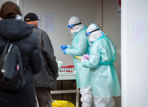 Ponovna zaraza covidom-19 rijetka, no češća kod starijih ljudi