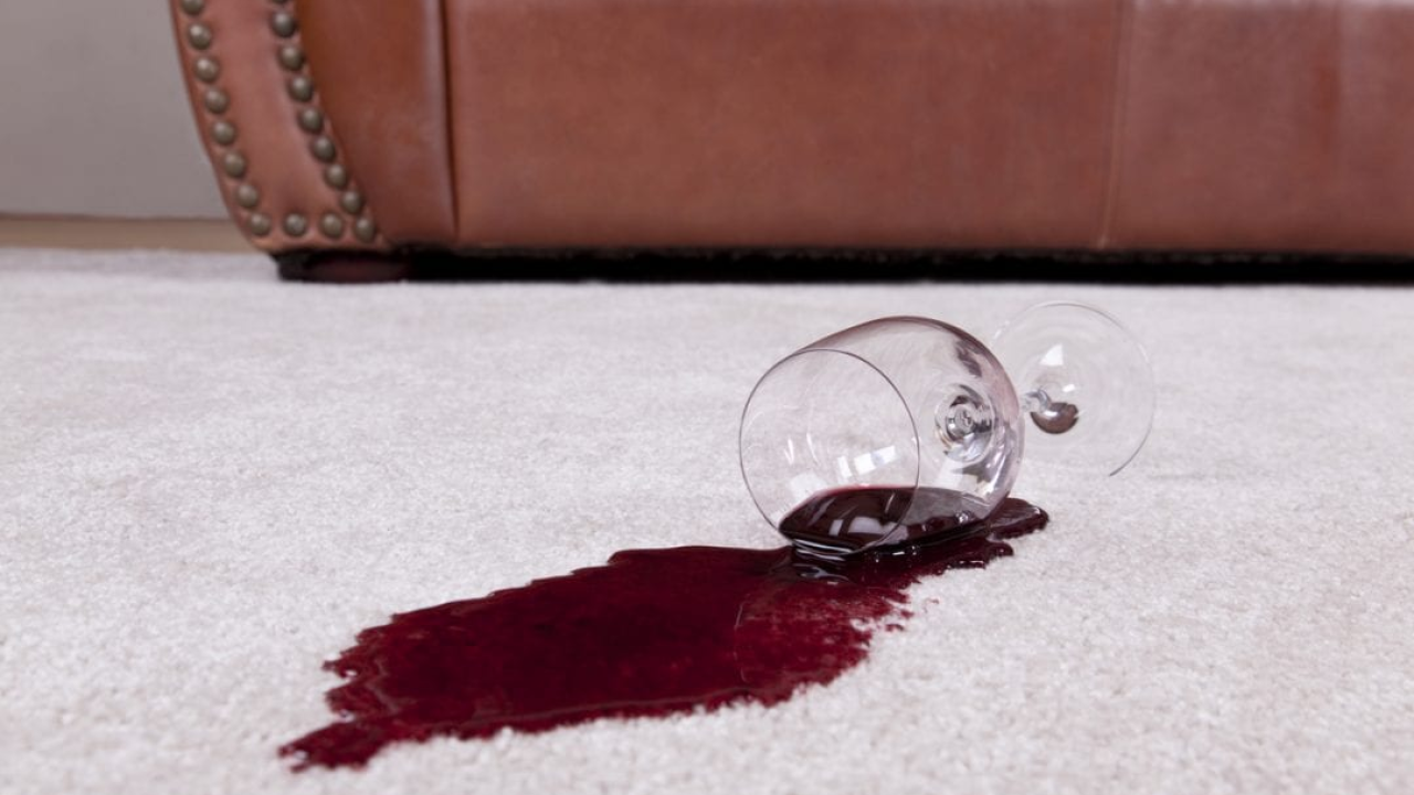 Super metoda koja će iz tepiha izvući mrlje od vina, čak i krvi